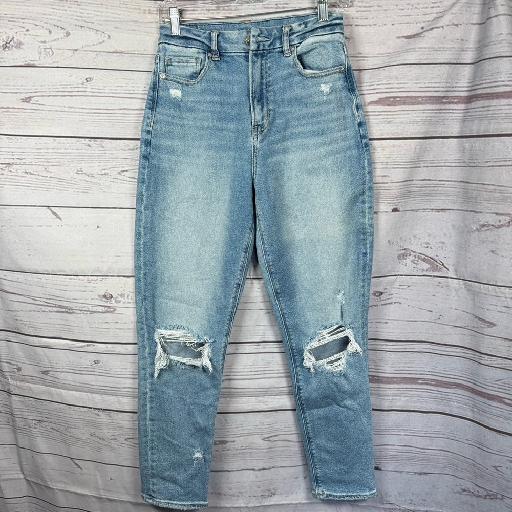 American Eagle Women’s Curvy Mom Jeans distressed Size 2 Regular